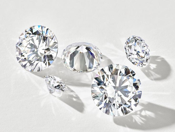 Assortment of loose round diamonds.