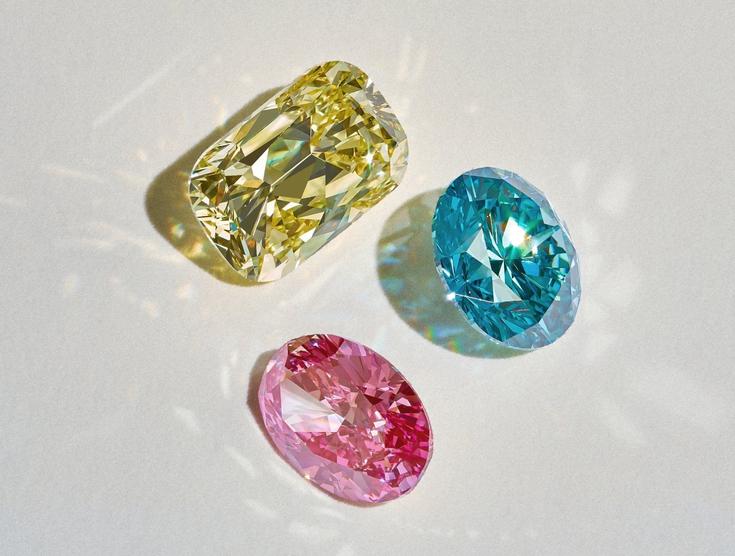 Loose colored diamonds.